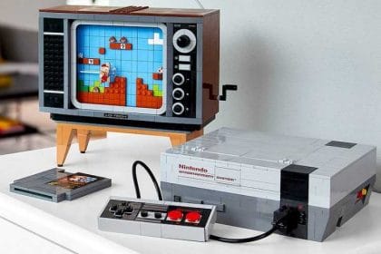 Losspielen mal anders: Enthalten ist das NES samt Controller, ein "Spiel" und sogar ein Fernsehgerät. Bildrechte: Lego-Gruppe