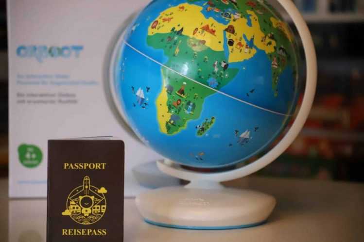 Kinder erhalten als Dreingabe einen "Reisepass", in dem sie ihre Abenteuer mit Aufklebern festhalten können. Foto: Volkmann