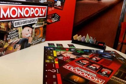 Monopoly hat es dieses Jahr nicht in die Top-10 der beliebtesten Gesellschaftsspiele von Idealo geschafft - trotzdem spricht das Brettspiel vor allem Familien an. Foto: Volkmann