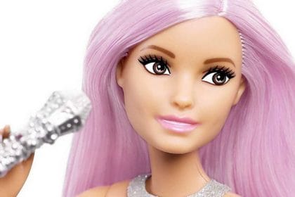Die Barbie gibt es auch mit Mikrofon. Bild: Mattel