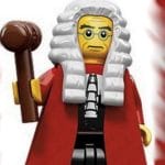 Ein Richter als Lego-Figur. Bild: Amazon