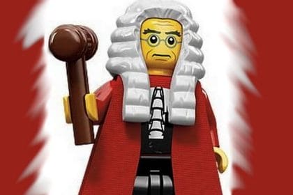 Ein Richter als Lego-Figur. Bild: Amazon