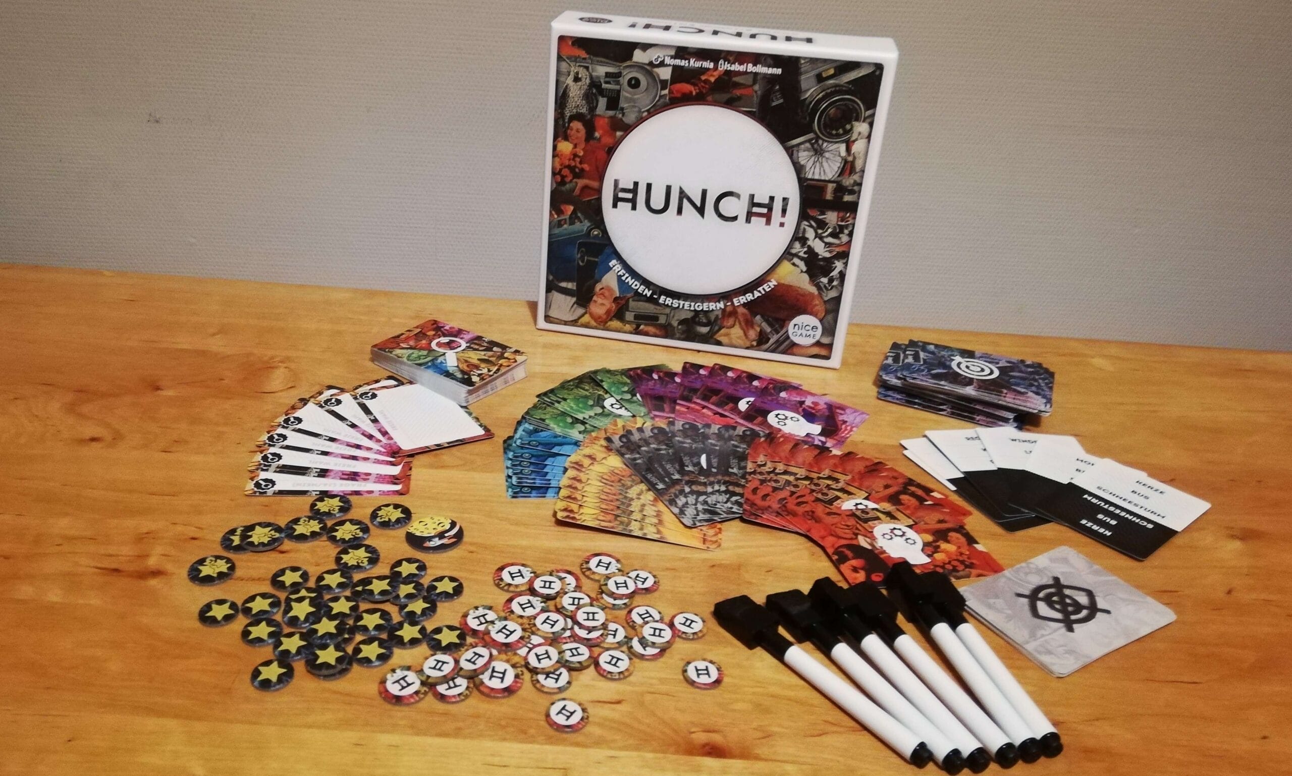 Hunch, game material, photo: Tim Nissel