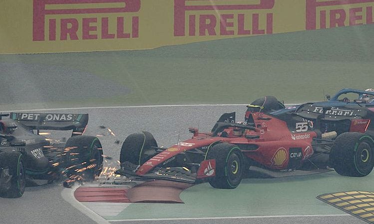 Der F1 Manager 2023 ist da: Als Manager übernehmen die Spieler die Kontrolle über jede Entscheidung, vom ersten Tag in der Fabrik bis zur letzten Runde des Grand Prix, und schreiben die Ergebnisse echter Rennen in Race Replay neu. Bild: Frontier Developments