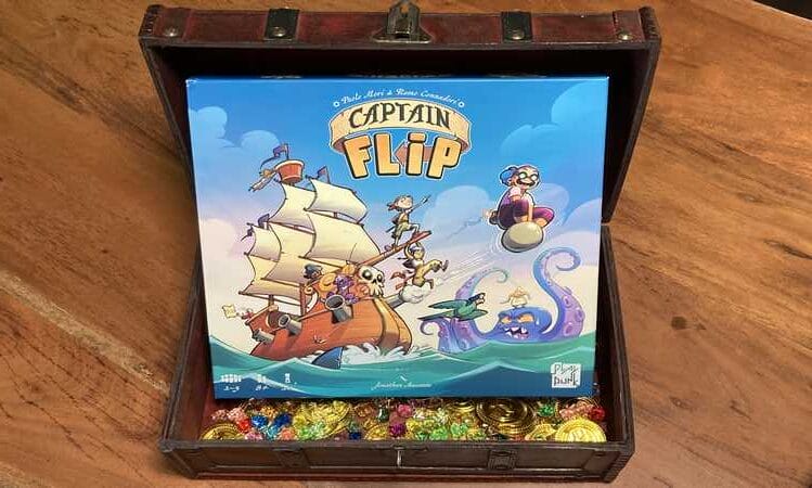Asmodee PlayPunk Familienspiel Captain Flip Plättchenlegespiel Push-your-luck
