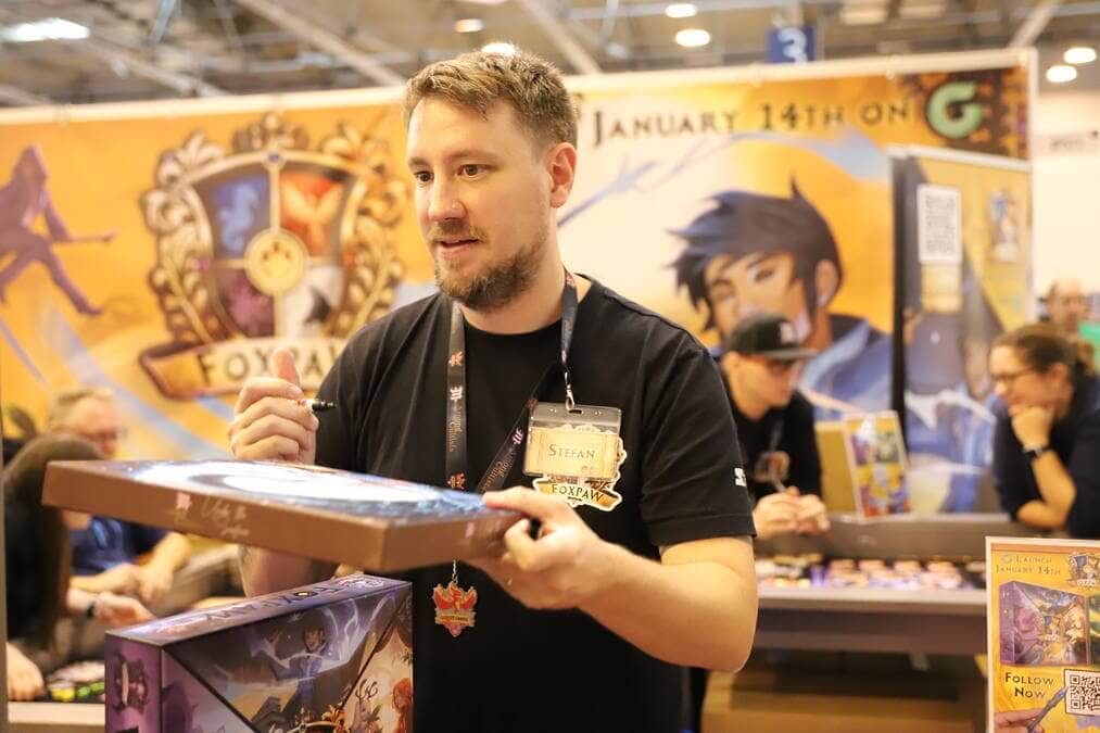 Im Kopf von Stefan Godot entstand die Idee zu dem Brettspiel - viele Stunden Harry Potter gucken haben enorm geholfen. Foto: Volkmann