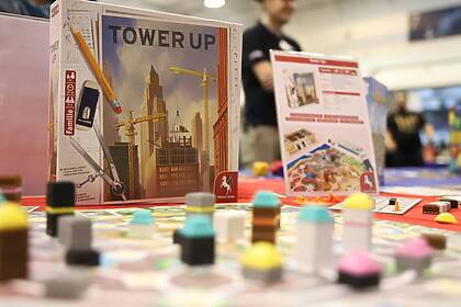 Tower Up hatte Pegasus Spiele in Essen vorgestellt - nun ist das Brettspiel erschienen. Foto: Volkmann